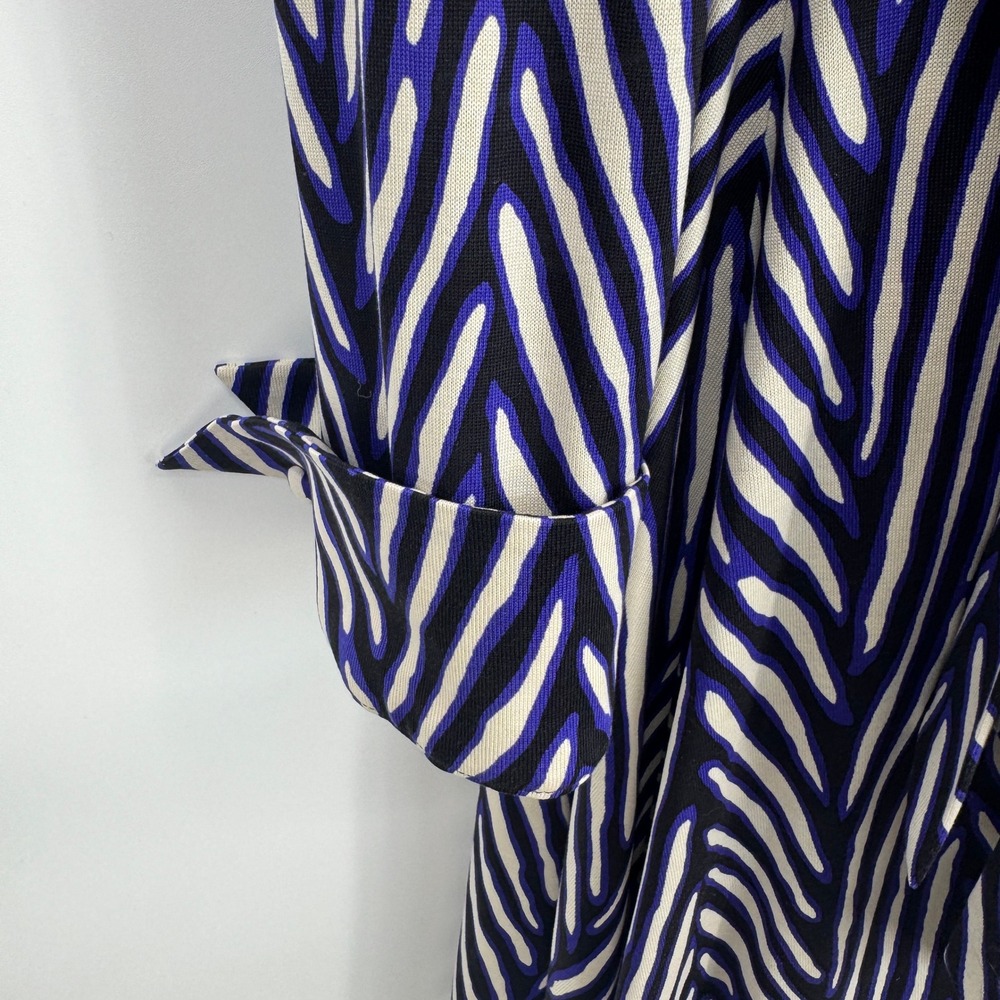 Diane von Furstenberg Julie Silk Wrap Dress Black Blue White Zebra Print Size 12 - Picture 6 of 16